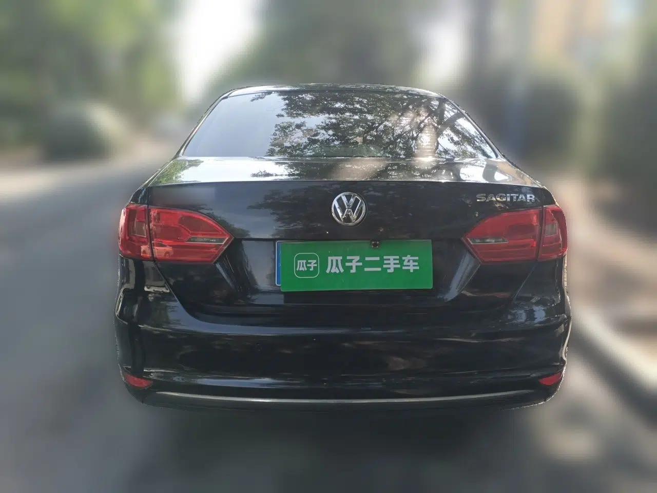 Volkswagen Sagitar 2014 1.6L Manual Comfort Model — миниатюра 5