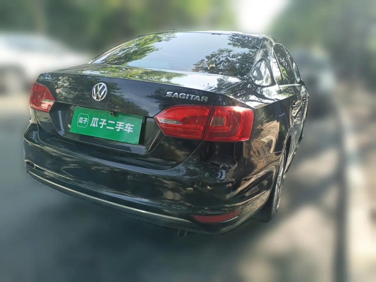 Volkswagen Sagitar 2014 1.6L Manual Comfort Model — миниатюра 6
