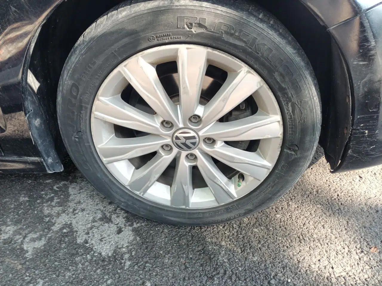 Volkswagen Sagitar 2014 1.6L Manual Comfort Model — миниатюра 8