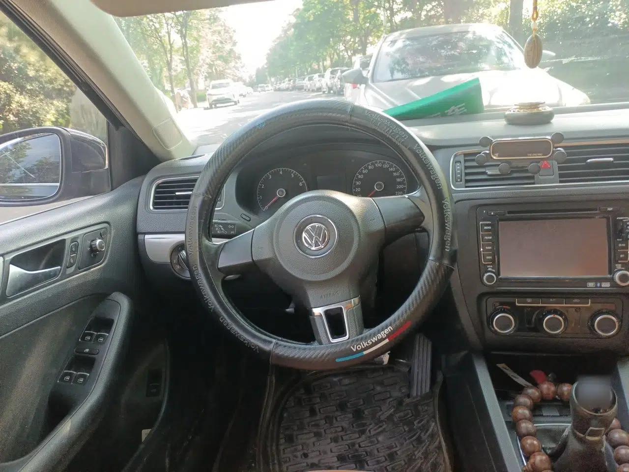 Volkswagen Sagitar 2014 1.6L Manual Comfort Model — миниатюра 10