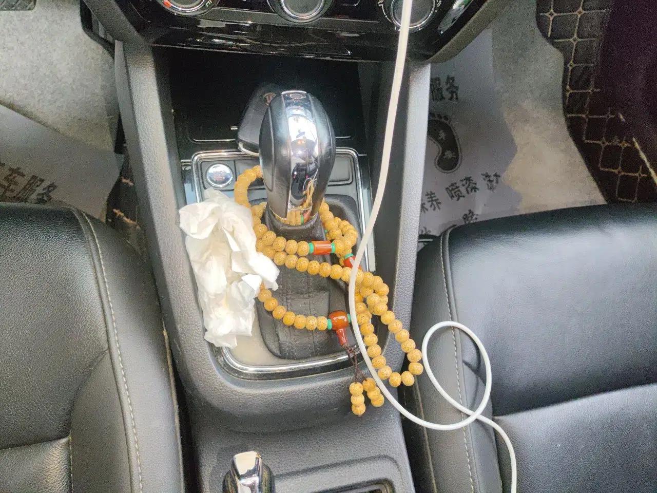 Volkswagen Sagitar 2017 1.6L Automatic Comfort Model — миниатюра 14