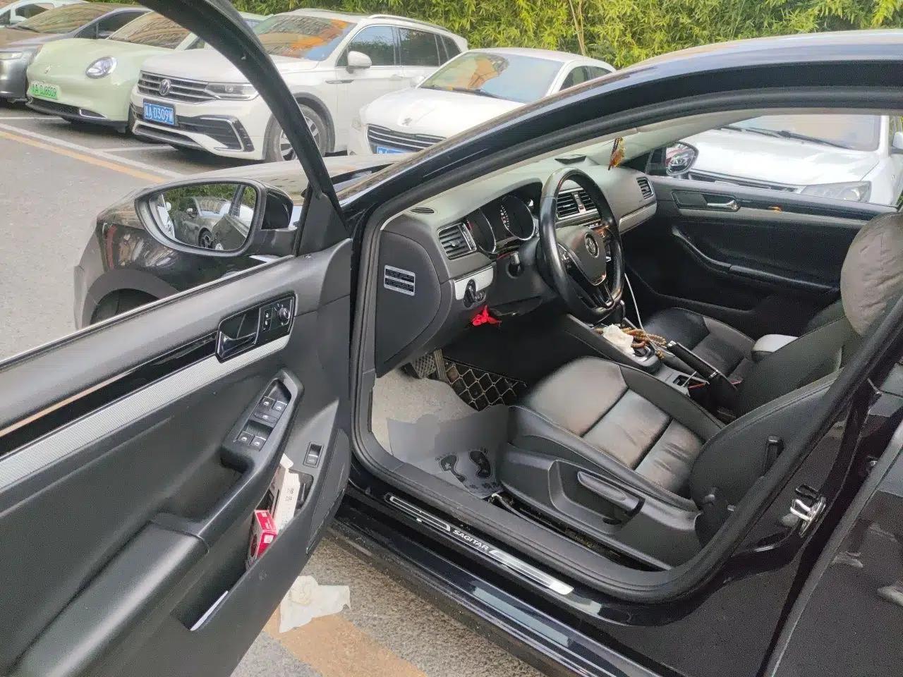 Volkswagen Sagitar 2017 1.6L Automatic Comfort Model — миниатюра 16