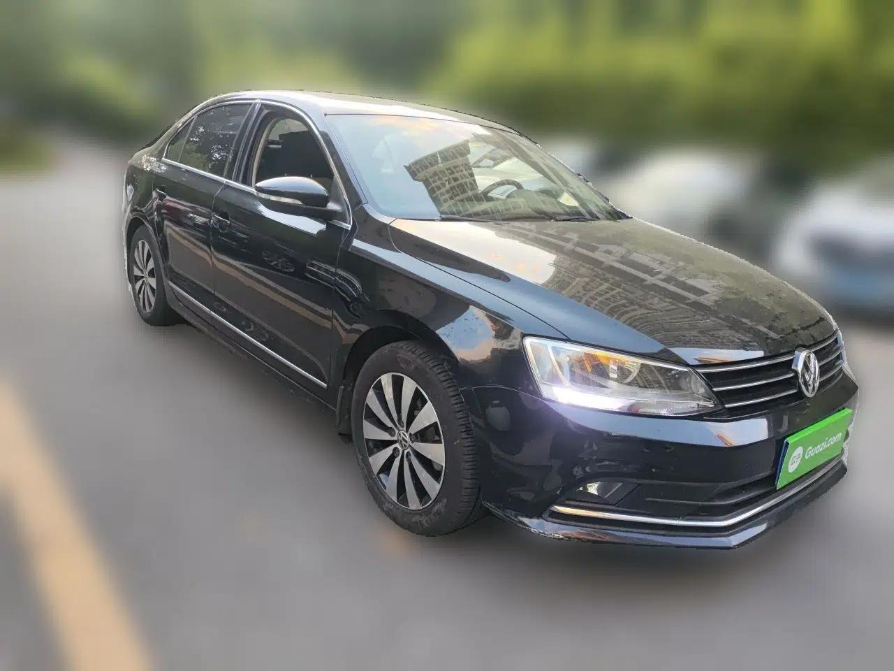 Volkswagen Sagitar 2017 1.6L Automatic Comfort Model — миниатюра 3