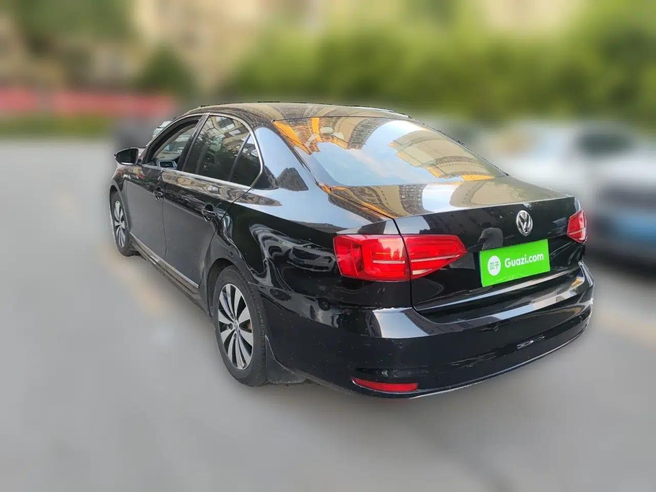 Volkswagen Sagitar 2017 1.6L Automatic Comfort Model — миниатюра 4