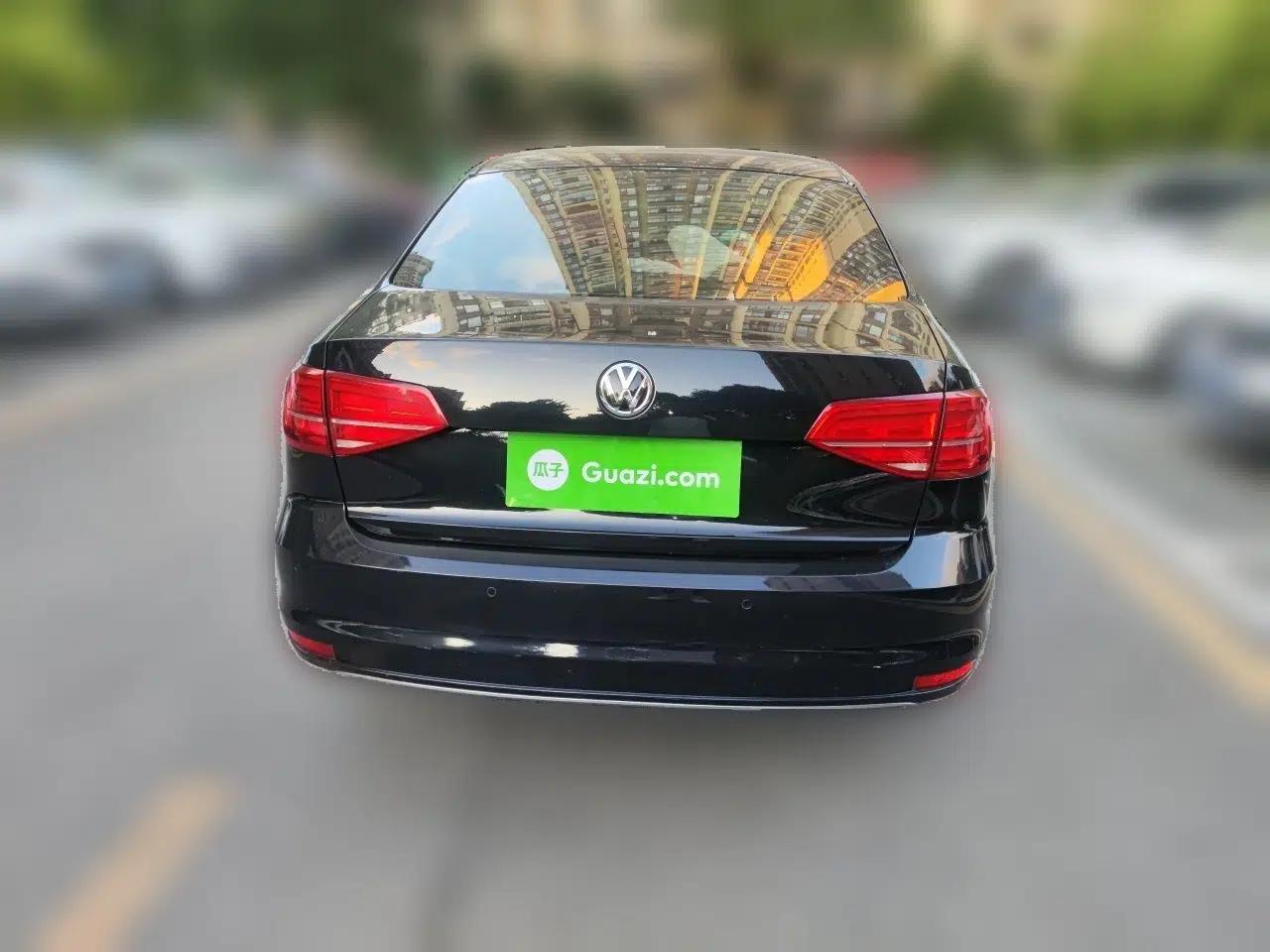 Volkswagen Sagitar 2017 1.6L Automatic Comfort Model — миниатюра 5
