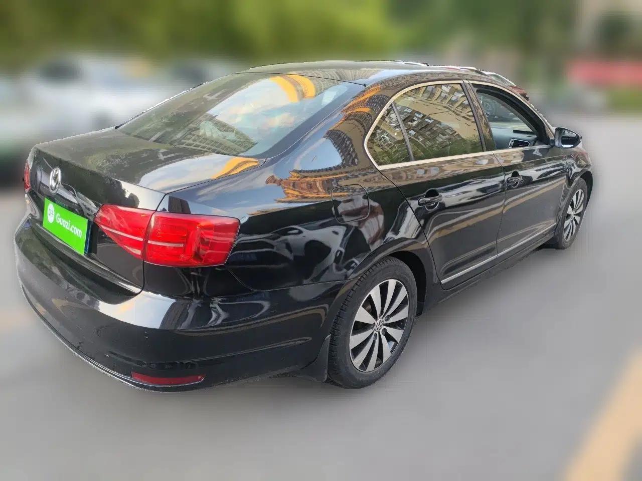 Volkswagen Sagitar 2017 1.6L Automatic Comfort Model — миниатюра 6