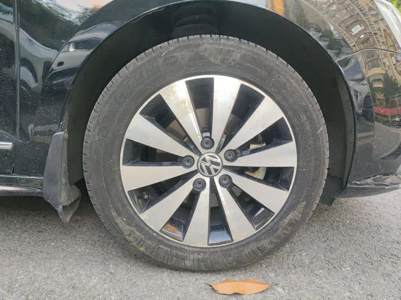 Volkswagen Sagitar 2017 1.6L Automatic Comfort Model — миниатюра 8