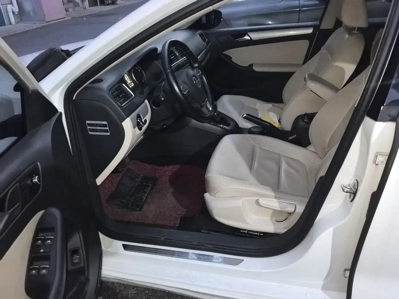 Volkswagen Sagitar 2014 1.4TSI Automatic Luxury Model — миниатюра 15