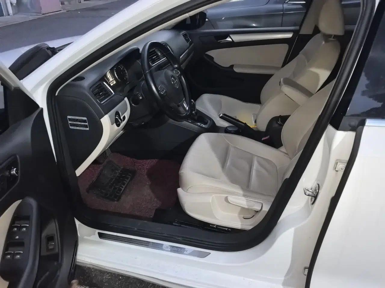 Volkswagen Sagitar 2014 1.4TSI Automatic Luxury Model — миниатюра 16