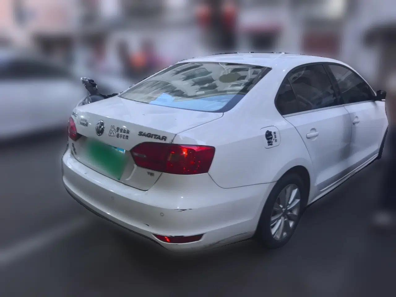 Volkswagen Sagitar 2014 1.4TSI Automatic Luxury Model — миниатюра 6