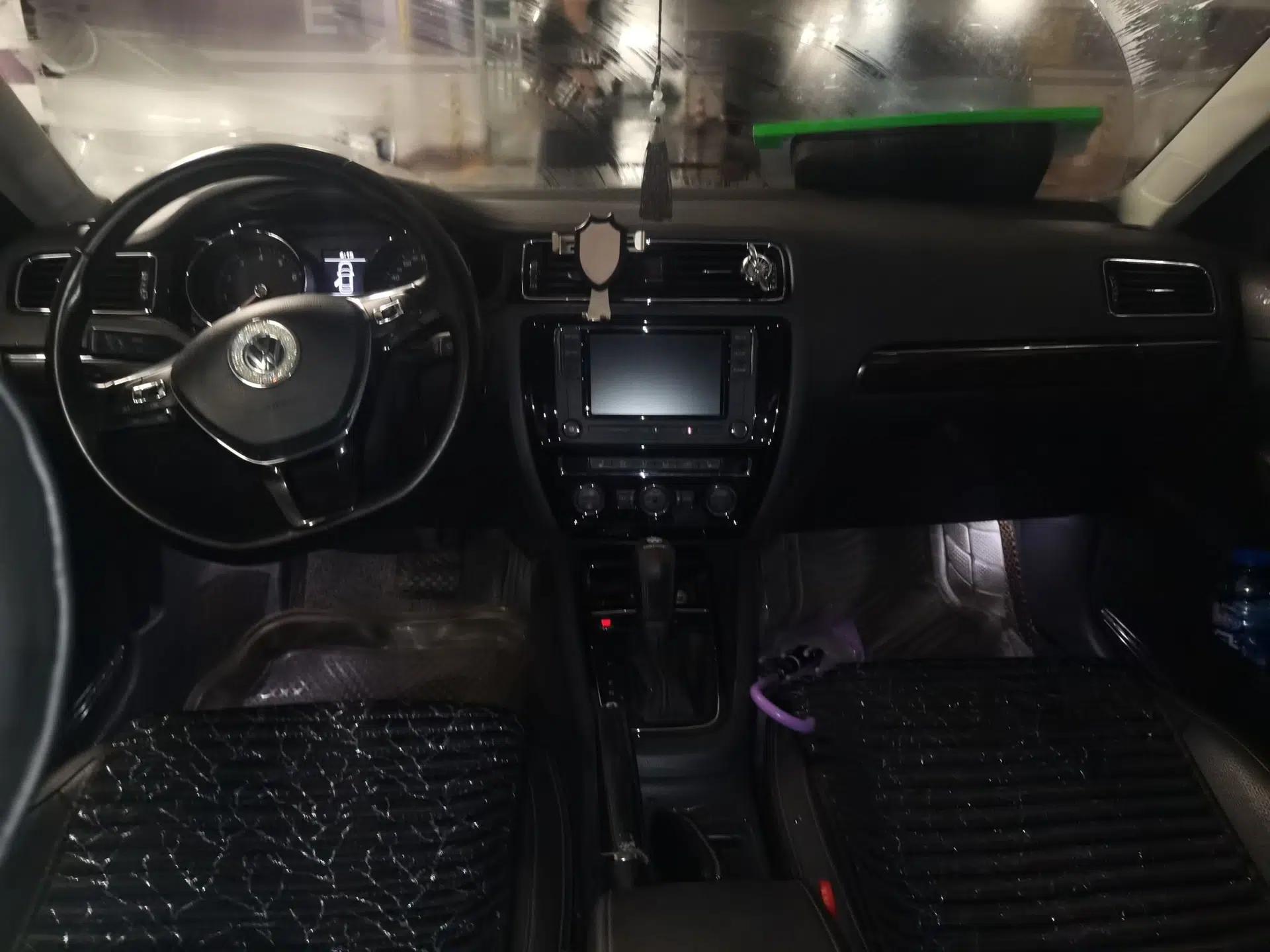 Volkswagen Sagitar 2017 230TSI Automatic Luxury Edition — миниатюра 9