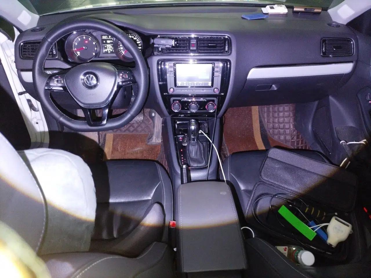 Volkswagen Sagitar 2017 1.6L Automatic Comfort Model — миниатюра 12