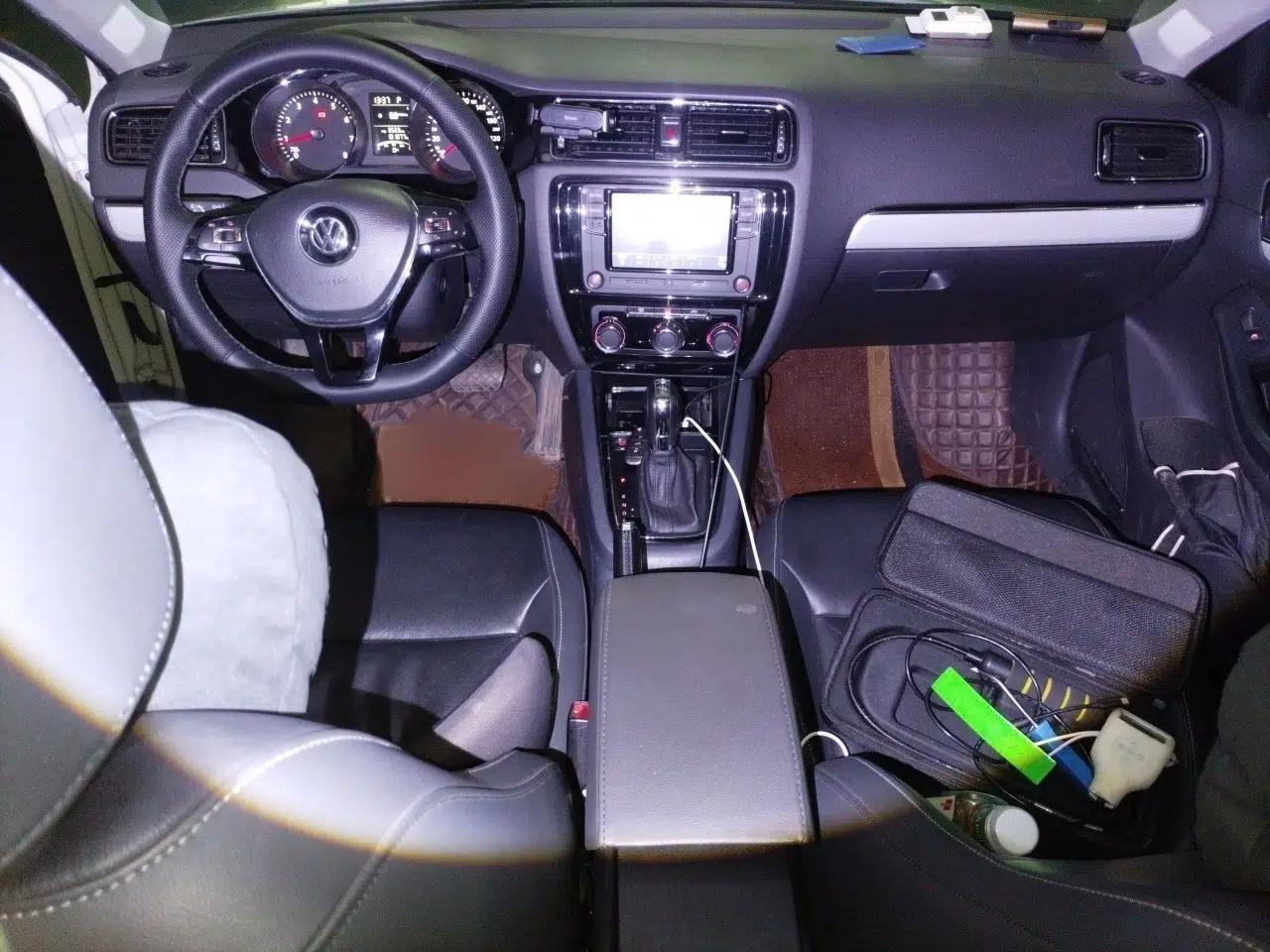 Volkswagen Sagitar 2017 1.6L Automatic Comfort Model — миниатюра 18