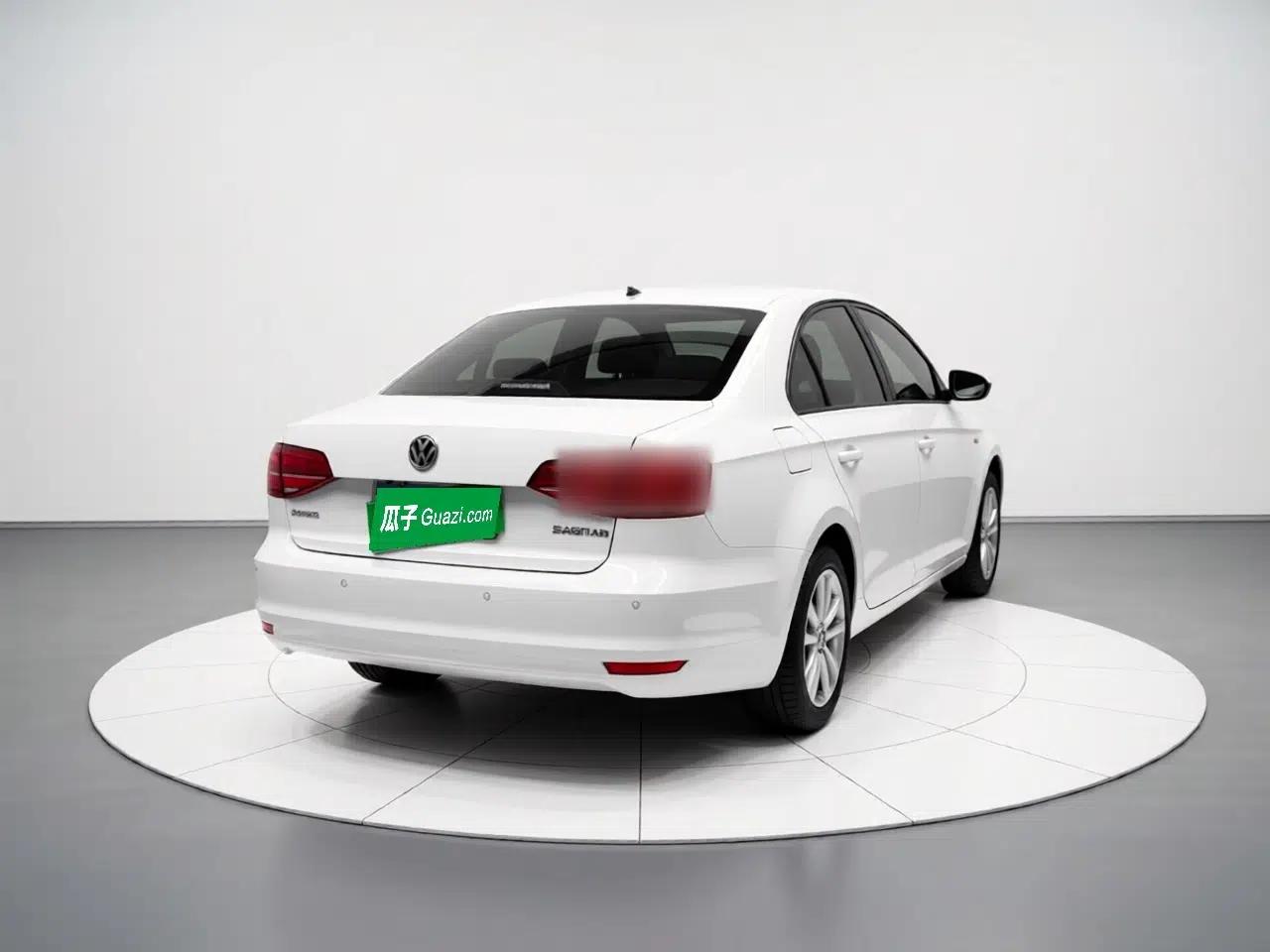 Volkswagen Sagitar 2017 1.6L Automatic Comfort Model — миниатюра 5