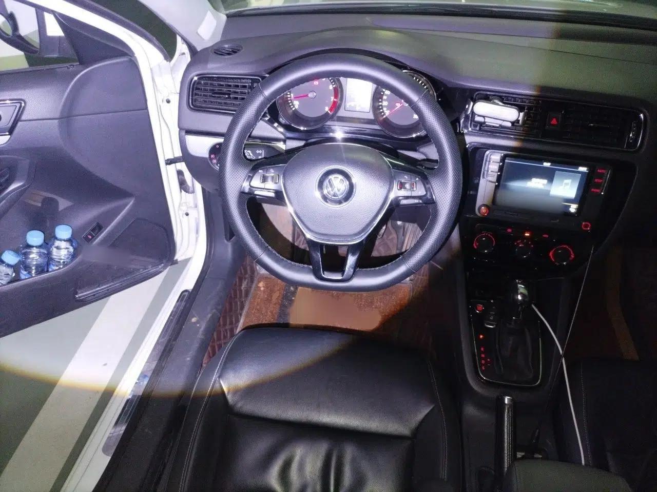 Volkswagen Sagitar 2017 1.6L Automatic Comfort Model — миниатюра 9