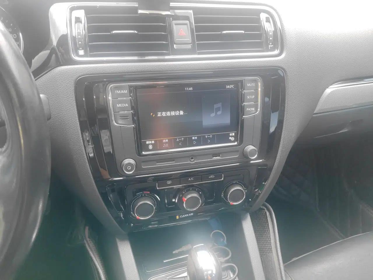 Volkswagen Sagitar 2017 1.6L Automatic Comfort Model — миниатюра 13