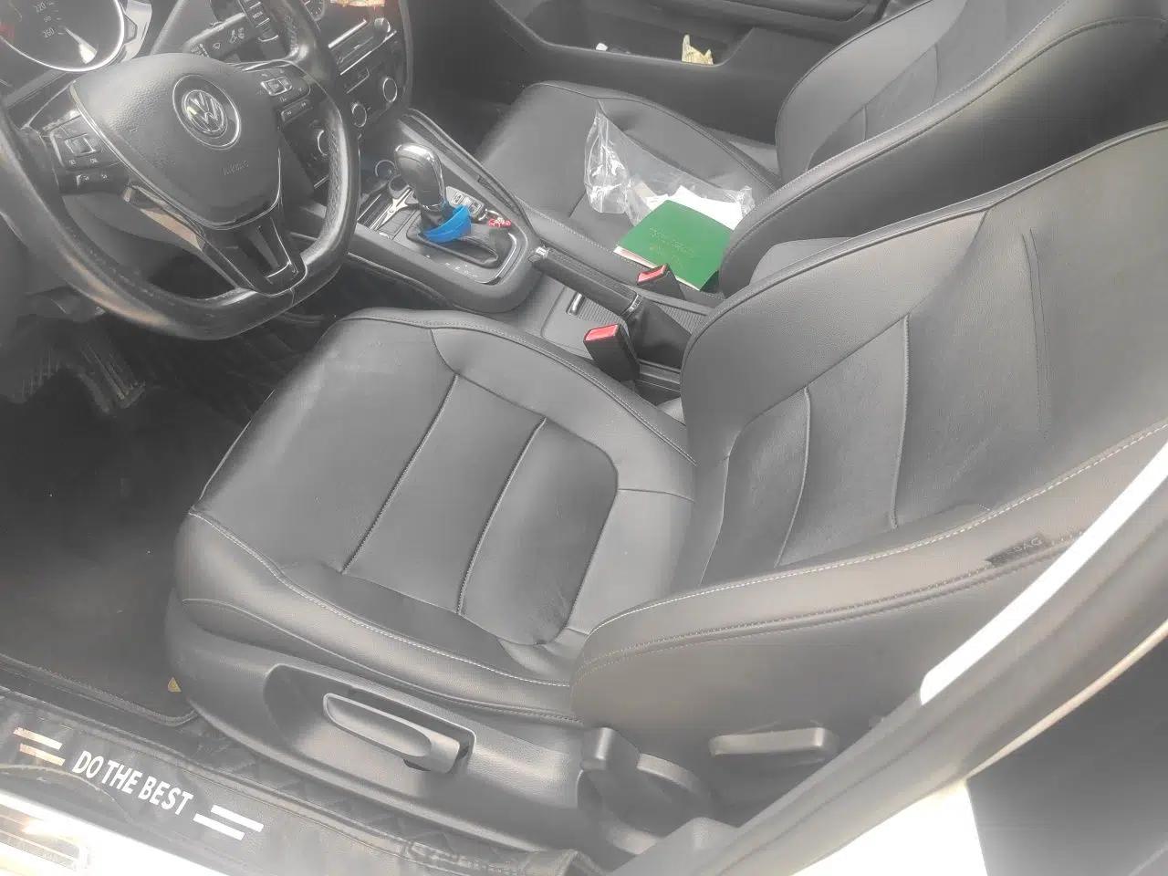 Volkswagen Sagitar 2017 1.6L Automatic Comfort Model — миниатюра 15