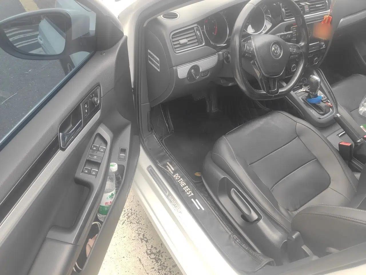 Volkswagen Sagitar 2017 1.6L Automatic Comfort Model — миниатюра 16