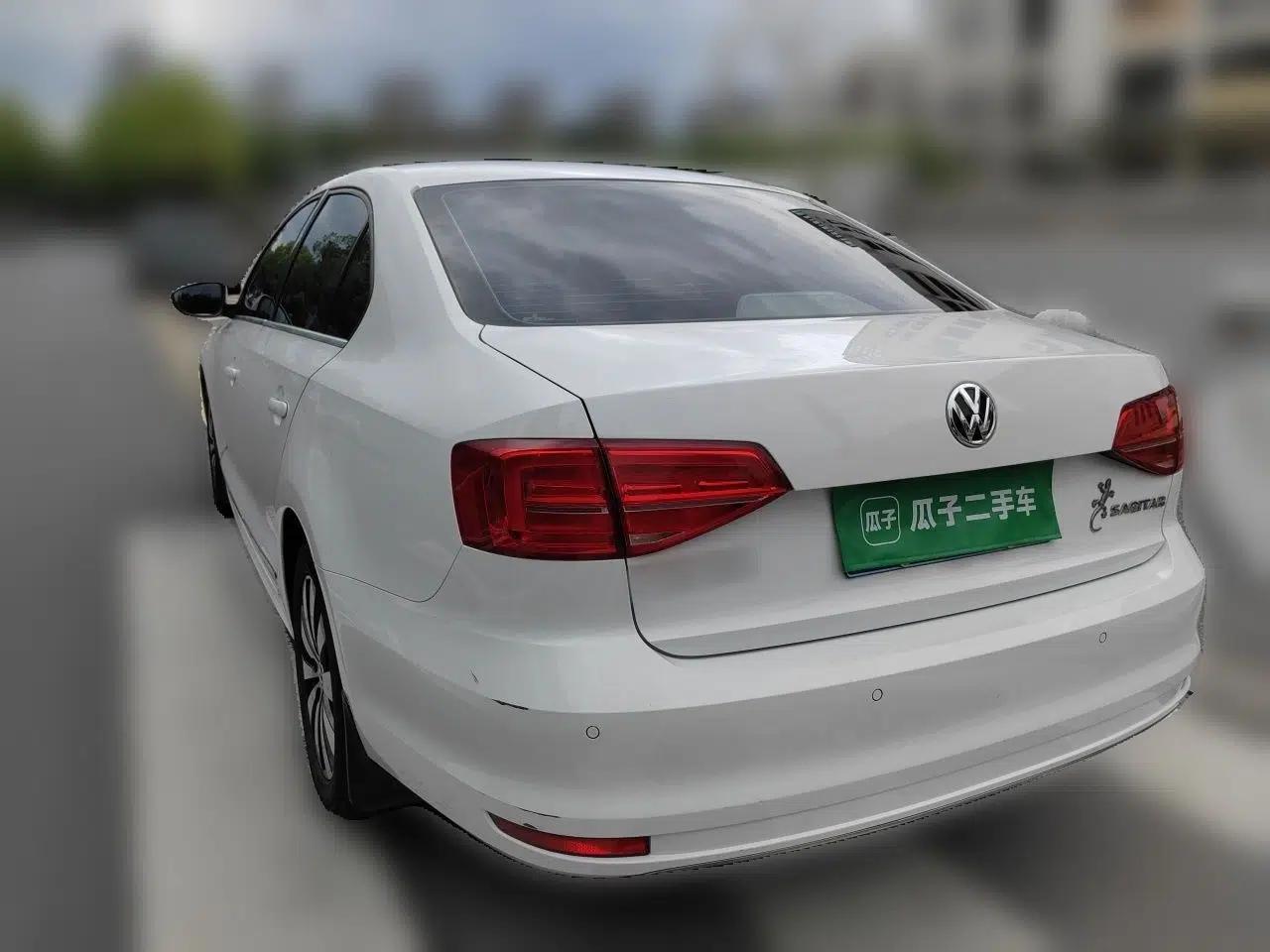 Volkswagen Sagitar 2017 1.6L Automatic Comfort Model — миниатюра 4