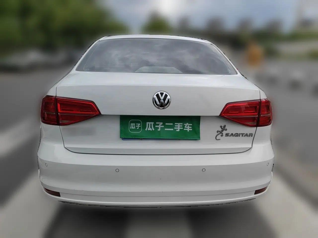 Volkswagen Sagitar 2017 1.6L Automatic Comfort Model — миниатюра 5