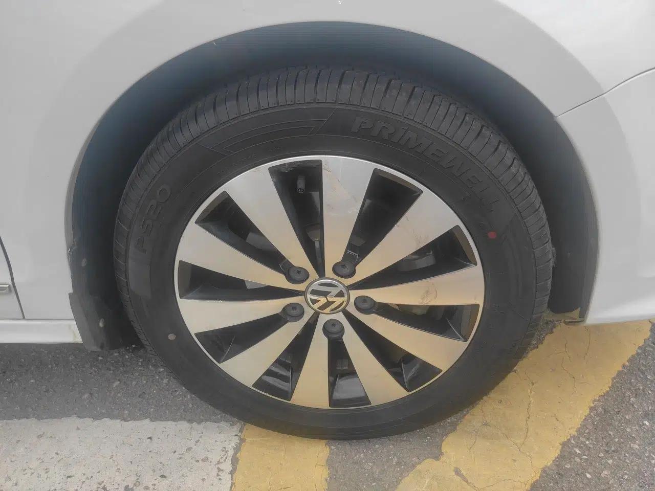 Volkswagen Sagitar 2017 1.6L Automatic Comfort Model — миниатюра 8
