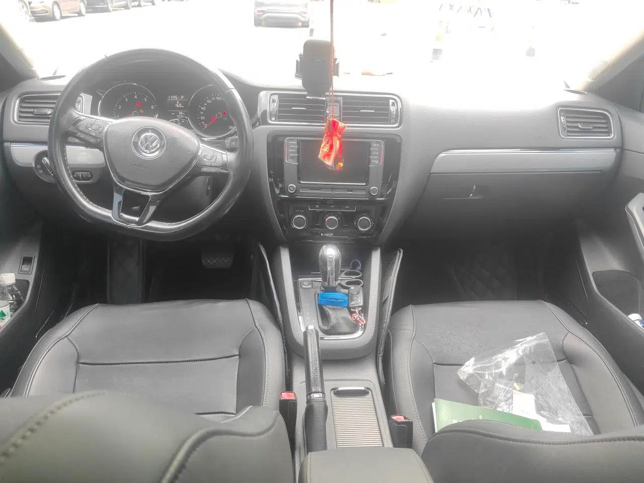 Volkswagen Sagitar 2017 1.6L Automatic Comfort Model — миниатюра 9