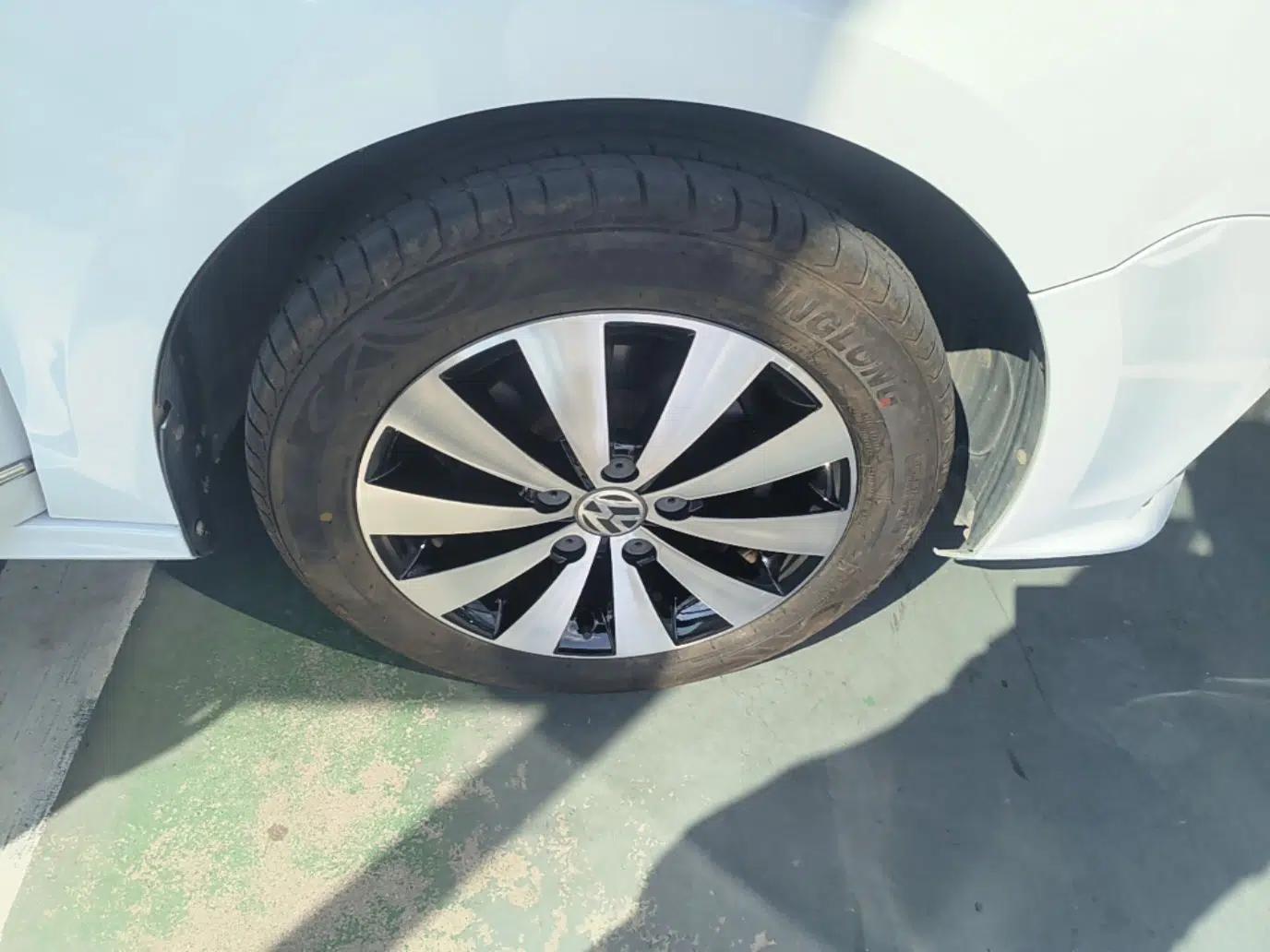 Volkswagen Sagitar 2017 1.6L Automatic Comfort Model — миниатюра 11