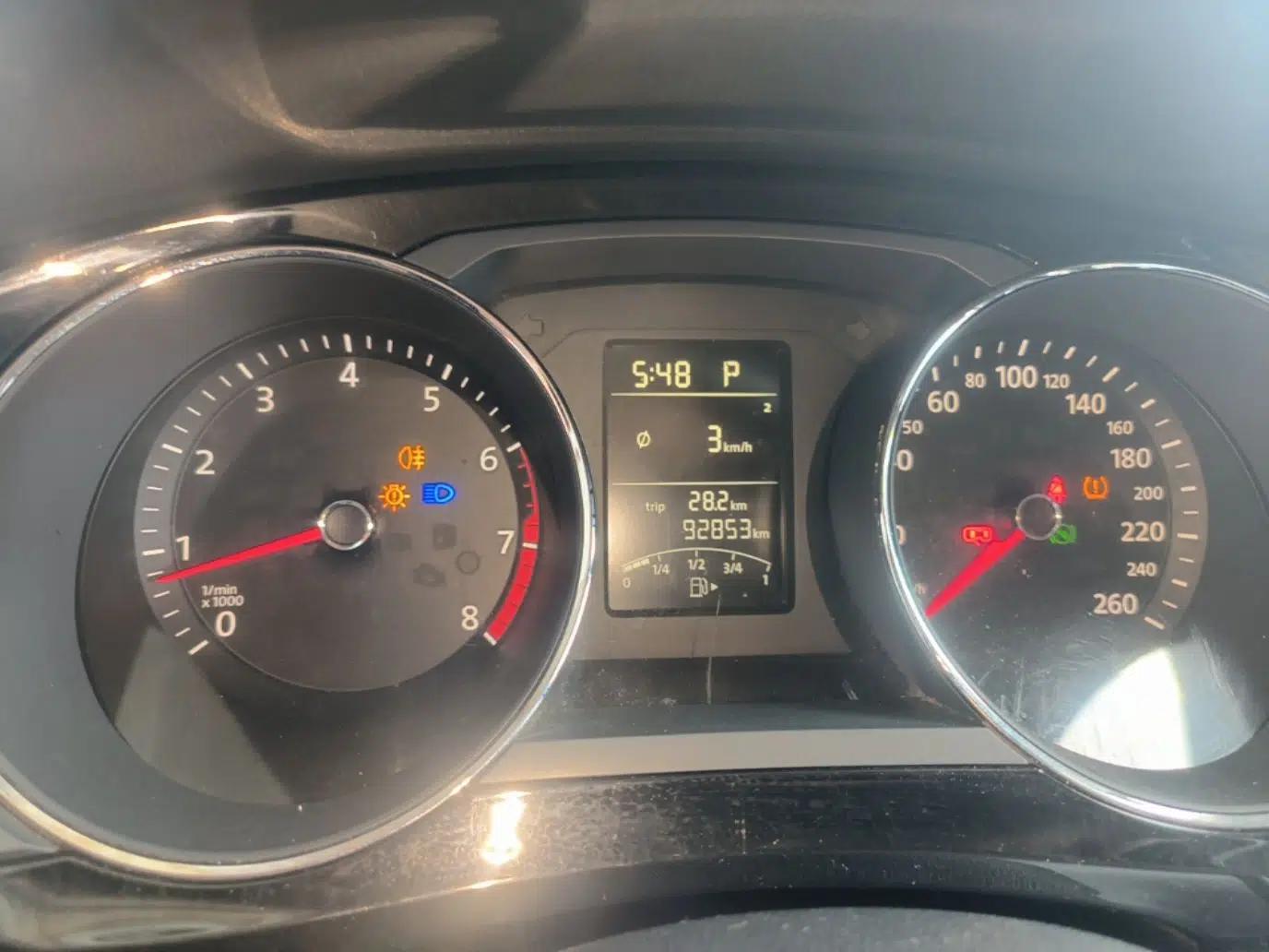 Volkswagen Sagitar 2017 1.6L Automatic Comfort Model — миниатюра 14
