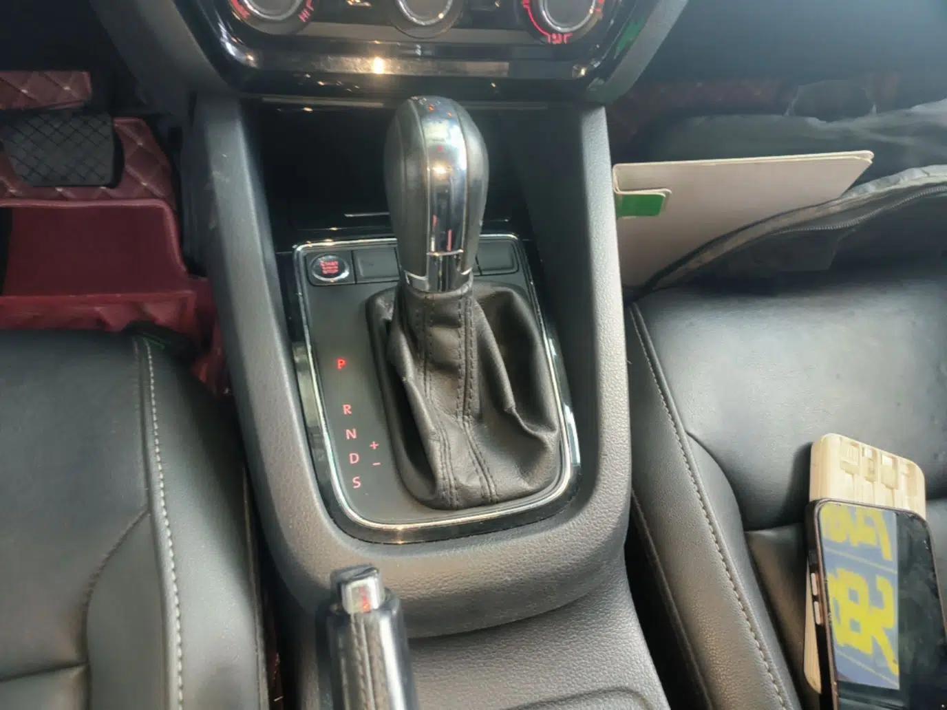 Volkswagen Sagitar 2017 1.6L Automatic Comfort Model — миниатюра 16