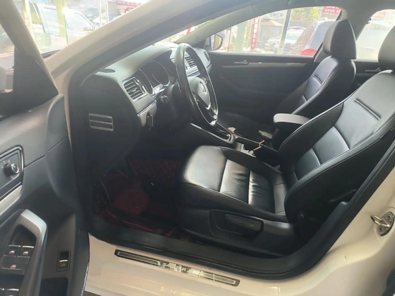 Volkswagen Sagitar 2017 1.6L Automatic Comfort Model — миниатюра 18