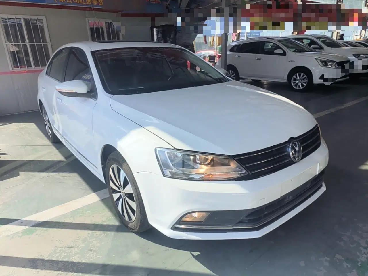 Volkswagen Sagitar 2017 1.6L Automatic Comfort Model — миниатюра 3