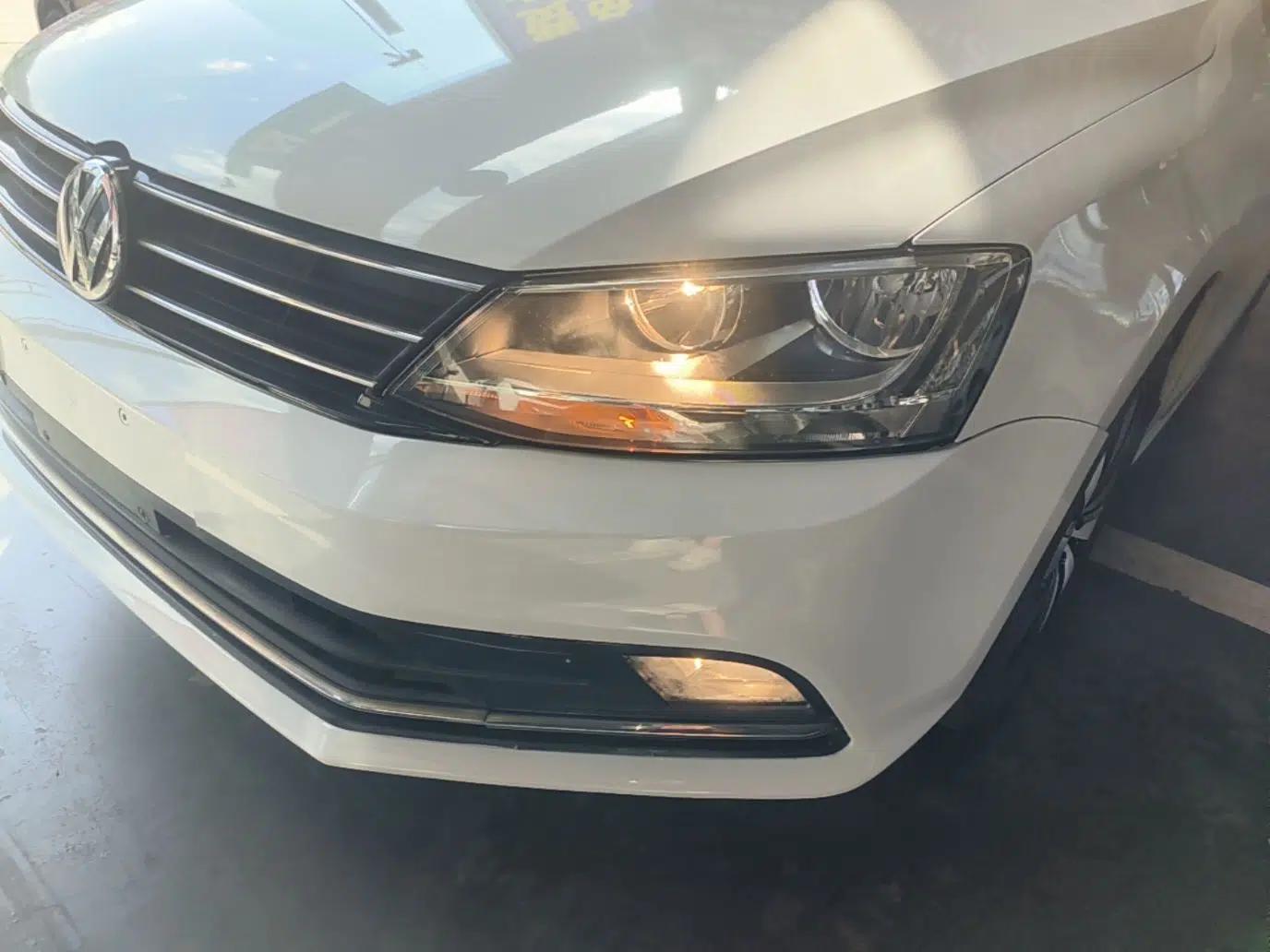 Volkswagen Sagitar 2017 1.6L Automatic Comfort Model — миниатюра 8