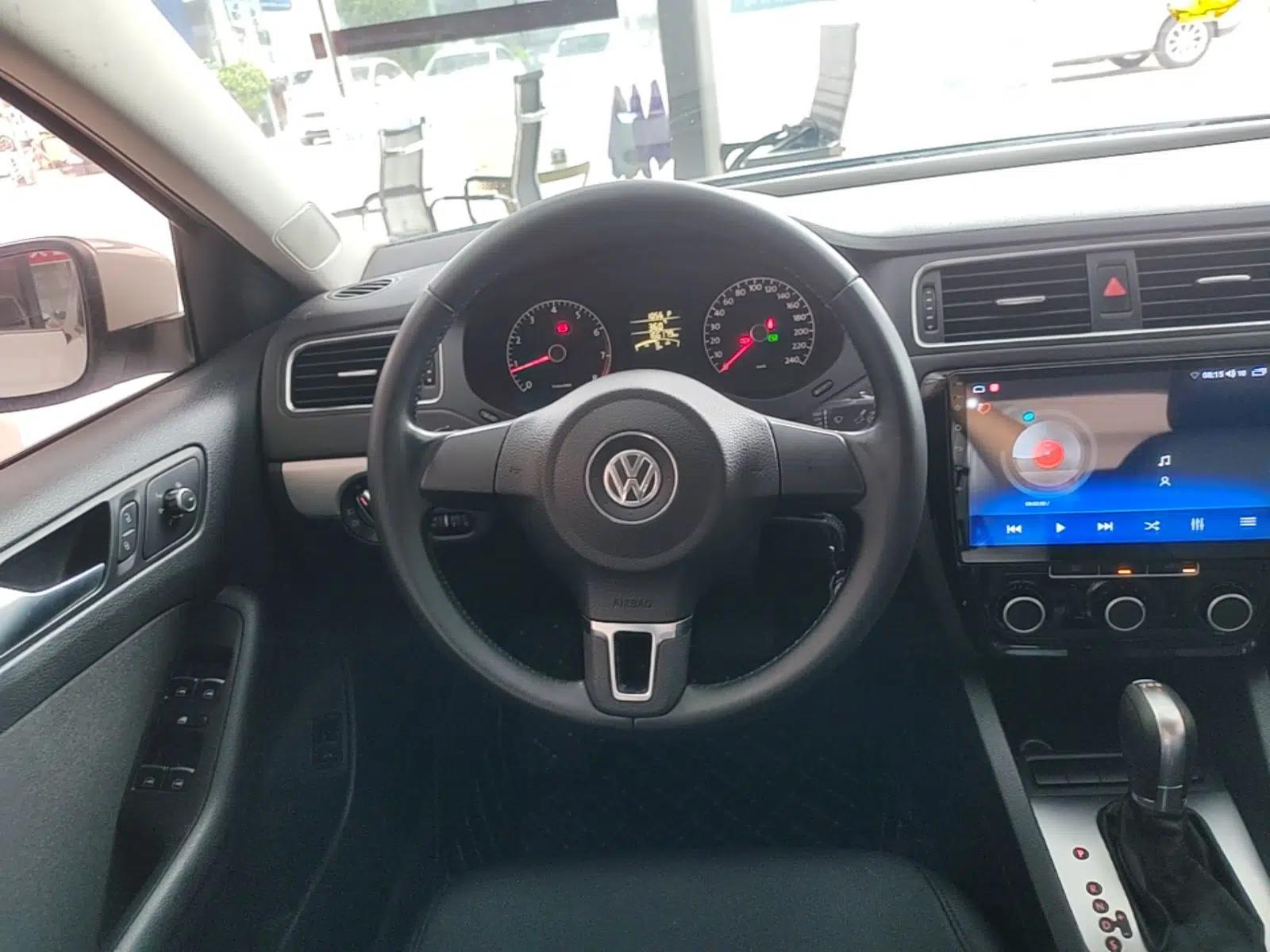 Volkswagen Sagitar 2014 Revised Version 1.6L Automatic Comfort Edition — миниатюра 13