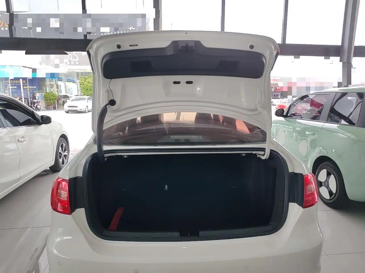 Volkswagen Sagitar 2014 Revised Version 1.6L Automatic Comfort Edition — миниатюра 22