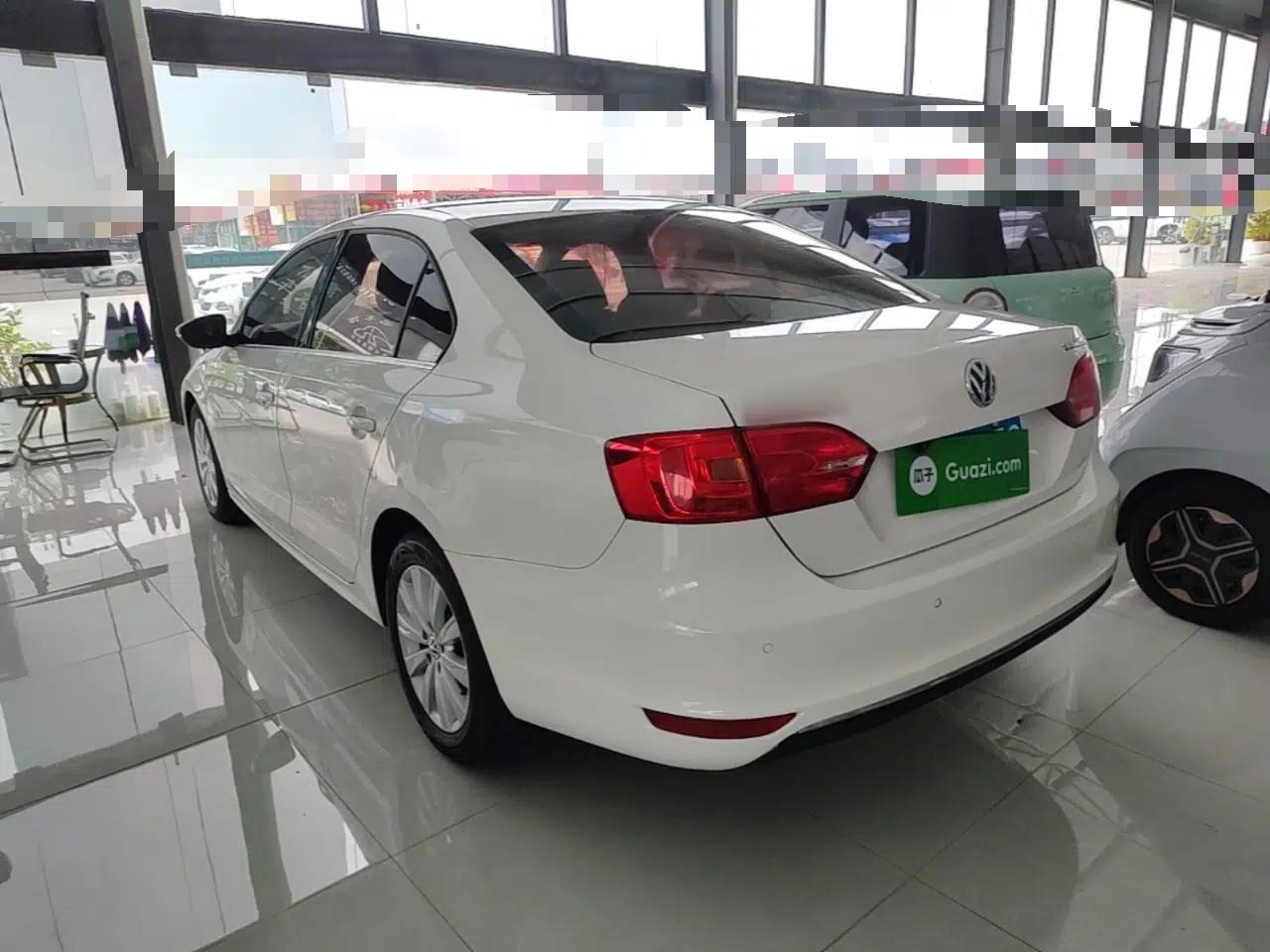 Volkswagen Sagitar 2014 Revised Version 1.6L Automatic Comfort Edition — миниатюра 4