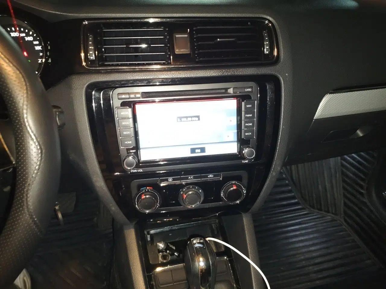 Volkswagen Sagitar 2015 230TSI Automatic Comfort Version — миниатюра 12