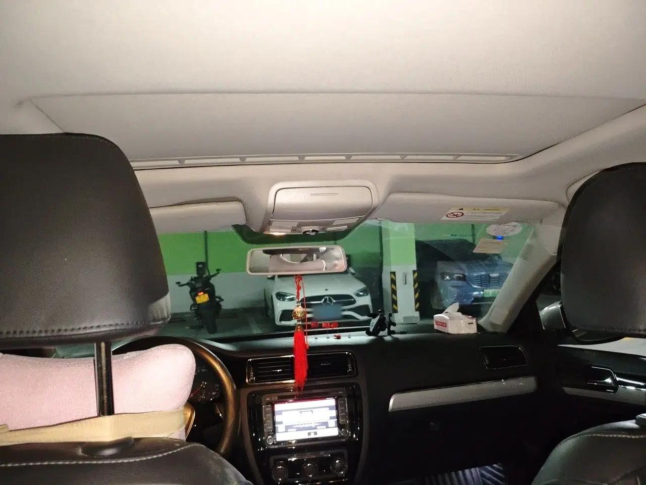 Volkswagen Sagitar 2015 230TSI Automatic Comfort Version — миниатюра 15