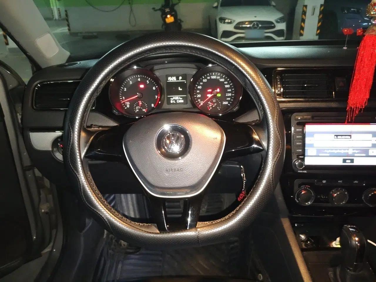 Volkswagen Sagitar 2015 230TSI Automatic Comfort Version — миниатюра 9