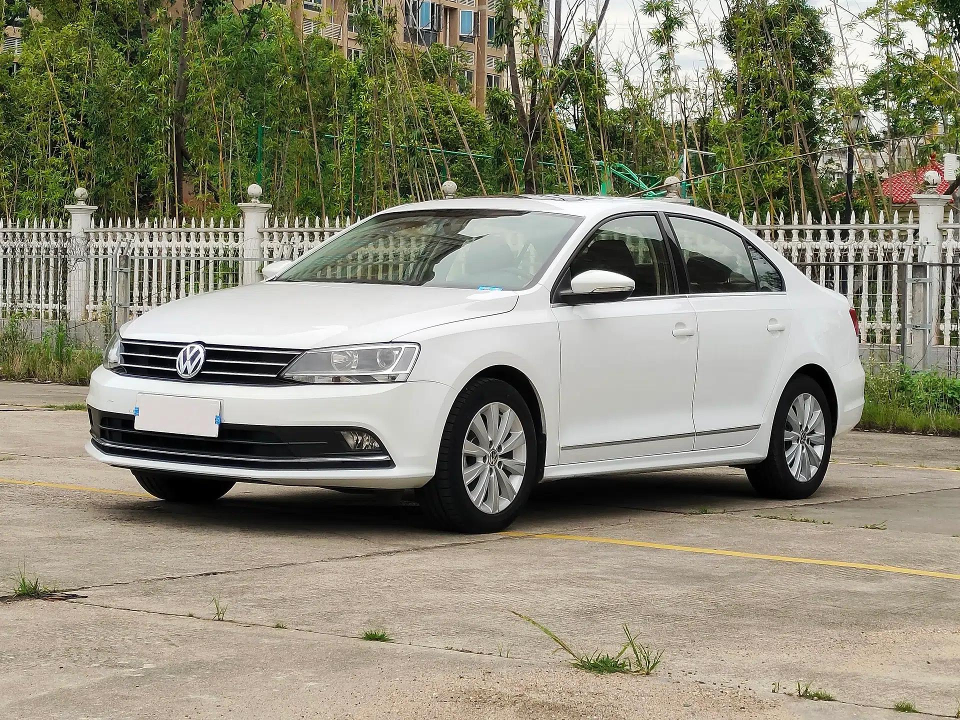 Volkswagen Sagitar 2015 1.6L Automatic Comfort Model — миниатюра 2