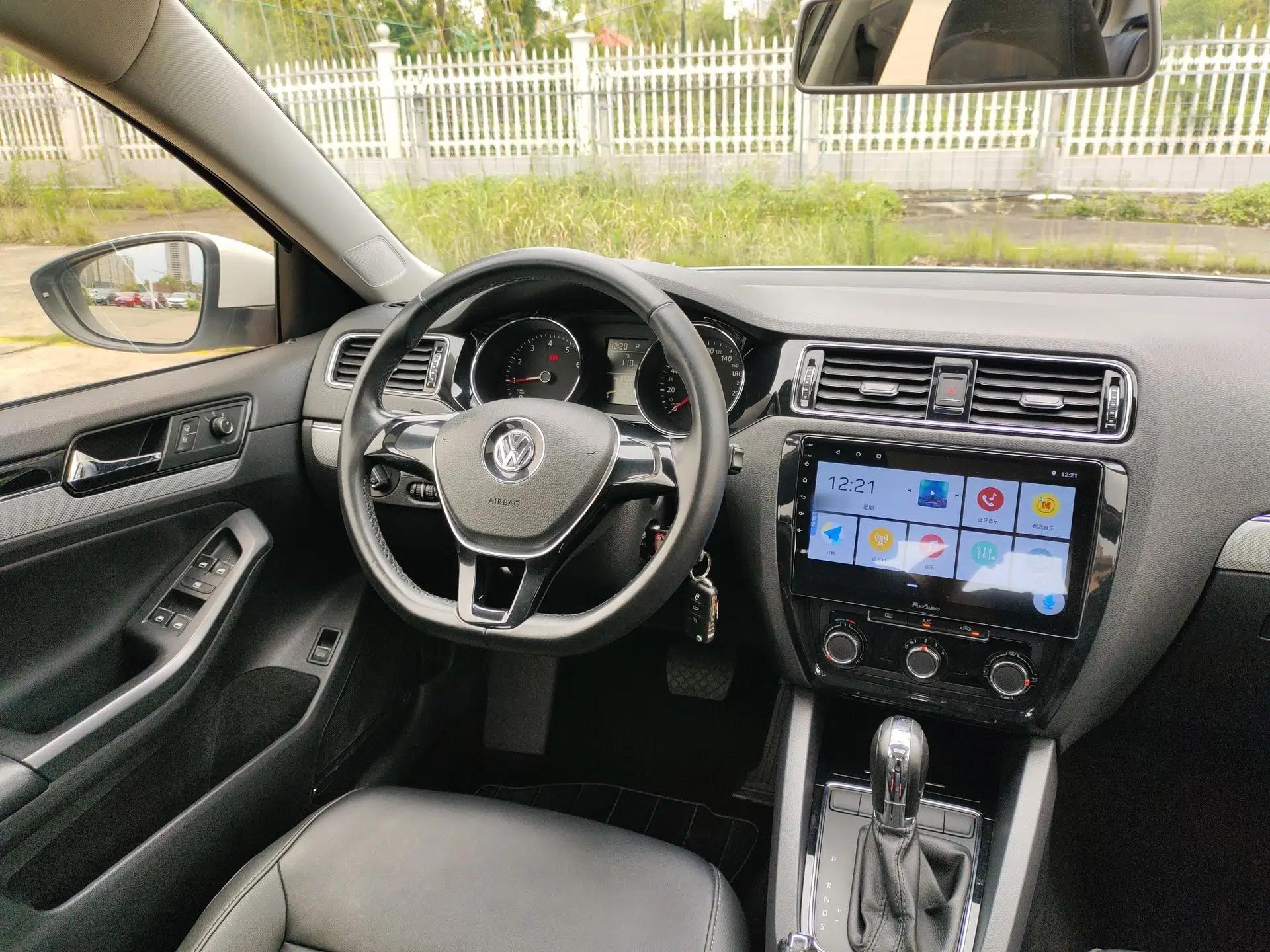 Volkswagen Sagitar 2015 1.6L Automatic Comfort Model — миниатюра 14