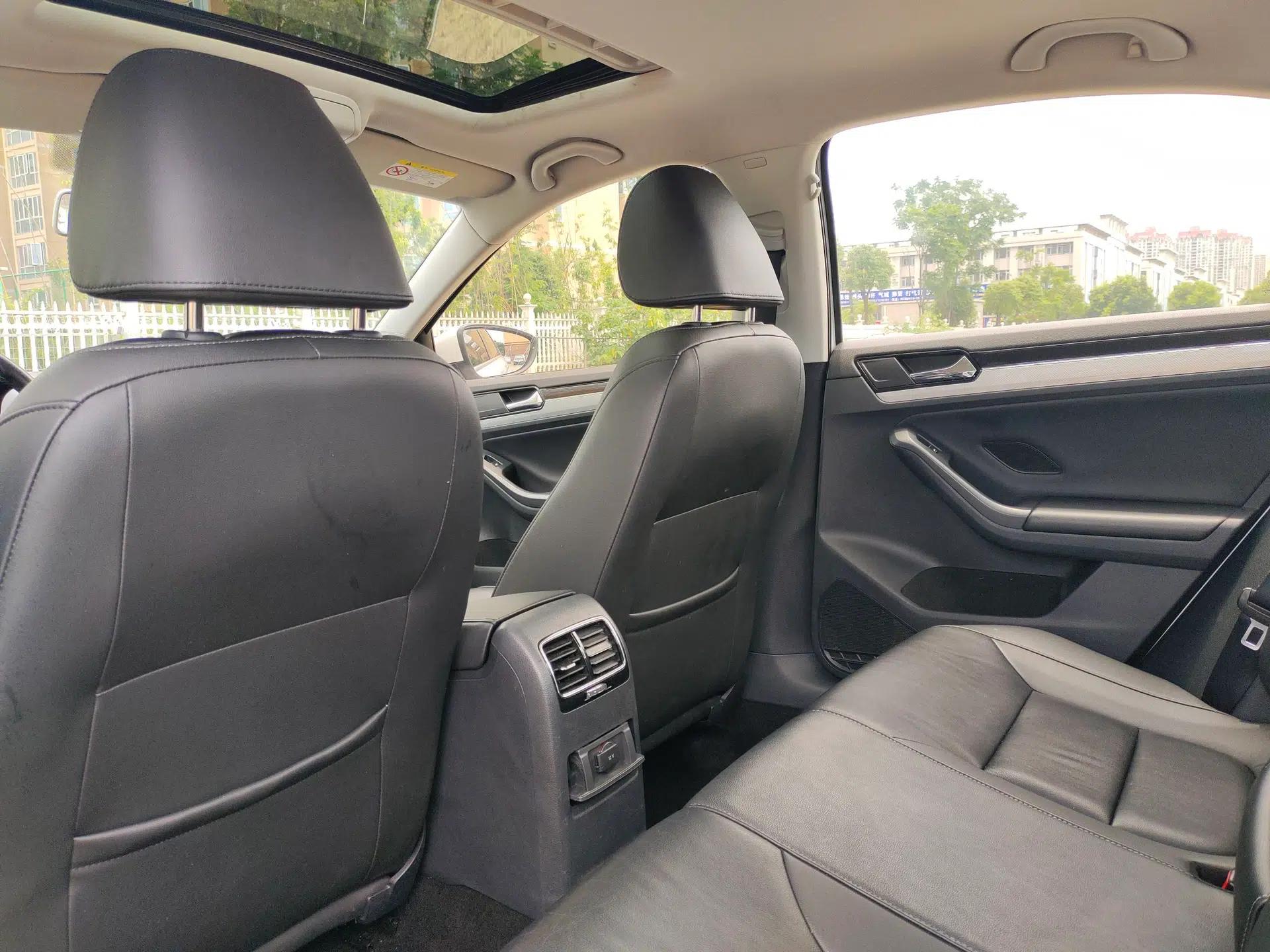 Volkswagen Sagitar 2015 1.6L Automatic Comfort Model — миниатюра 19