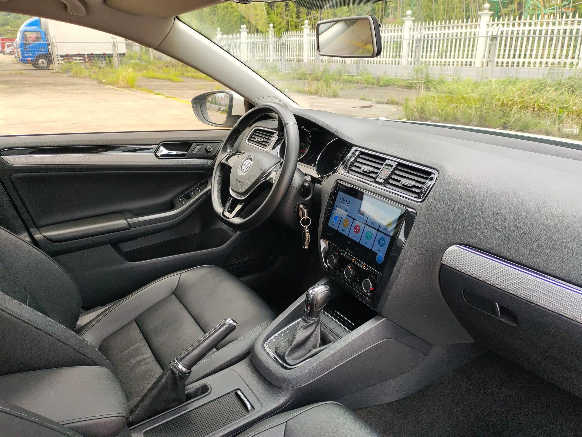Volkswagen Sagitar 2015 1.6L Automatic Comfort Model — миниатюра 20