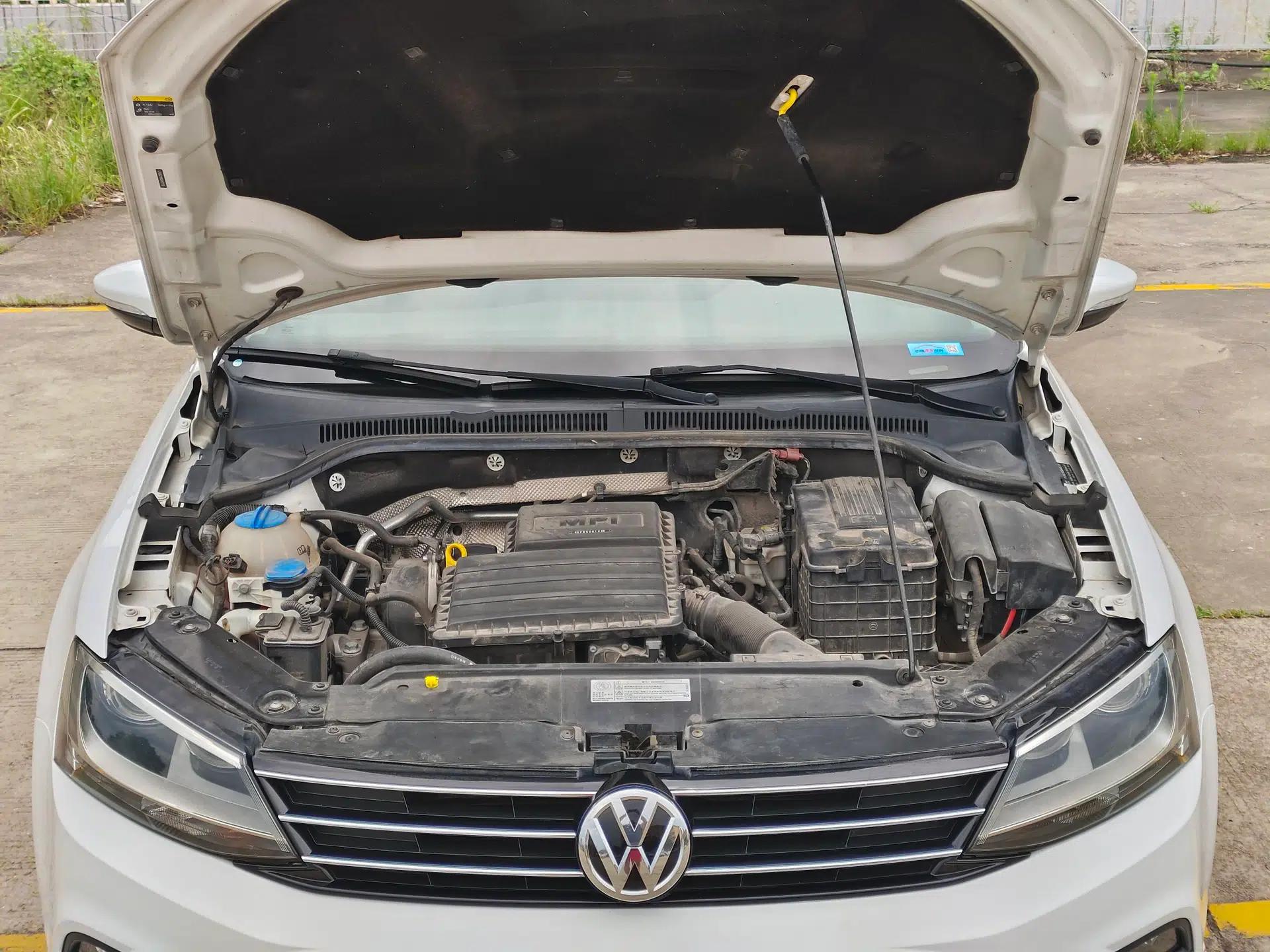 Volkswagen Sagitar 2015 1.6L Automatic Comfort Model — миниатюра 26