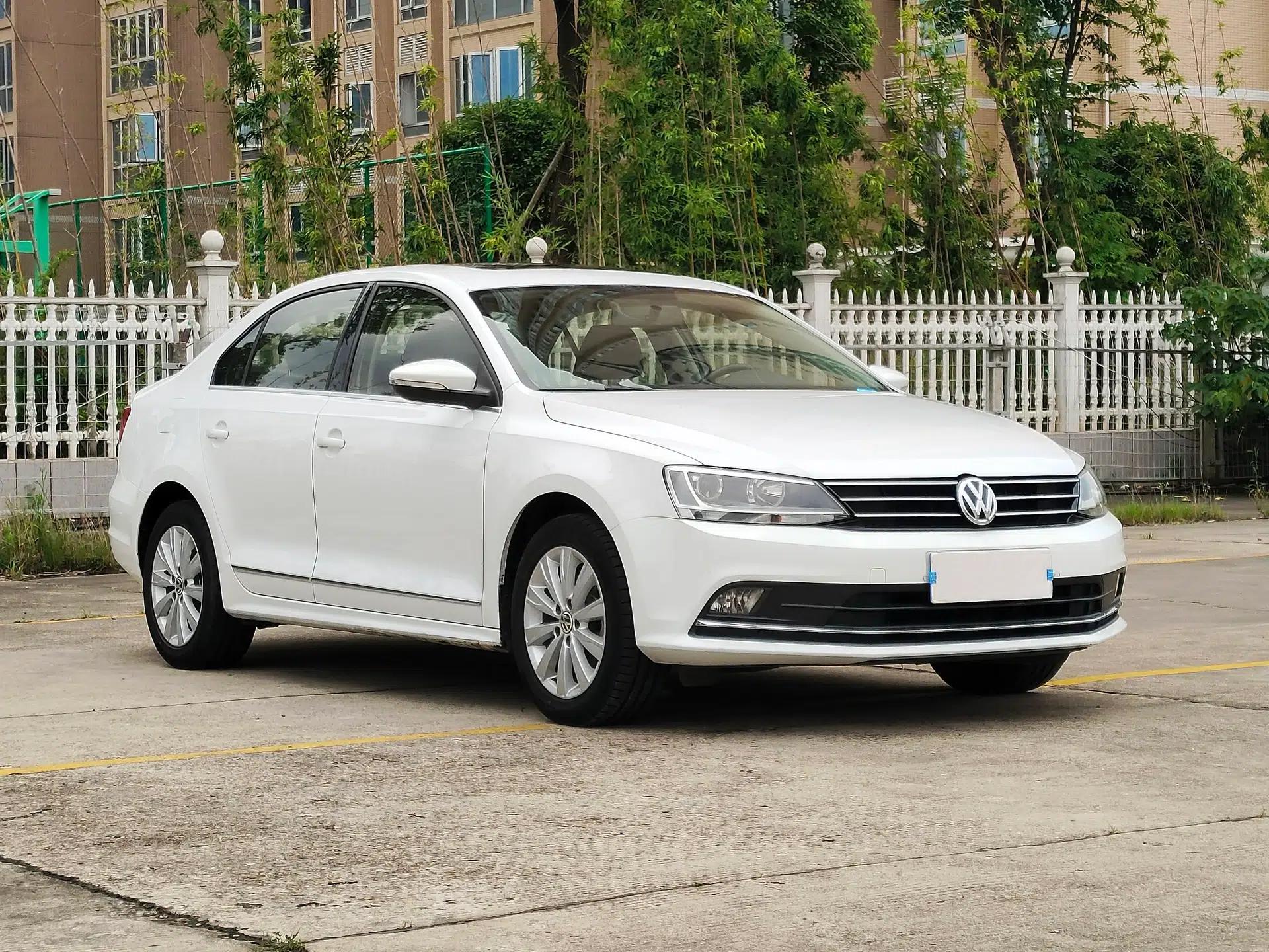 Volkswagen Sagitar 2015 1.6L Automatic Comfort Model — миниатюра 4
