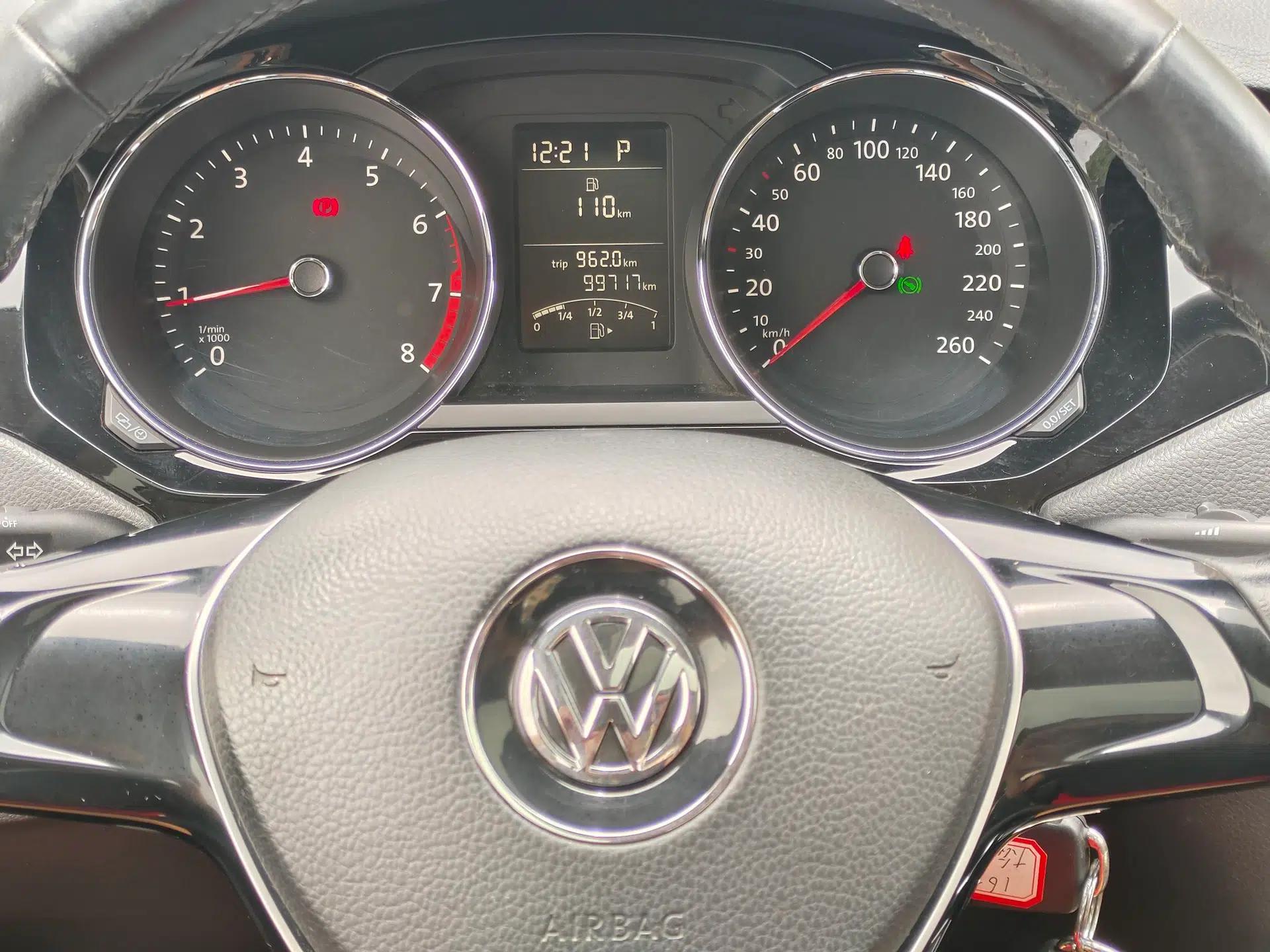 Volkswagen Sagitar 2015 1.6L Automatic Comfort Model — миниатюра 10