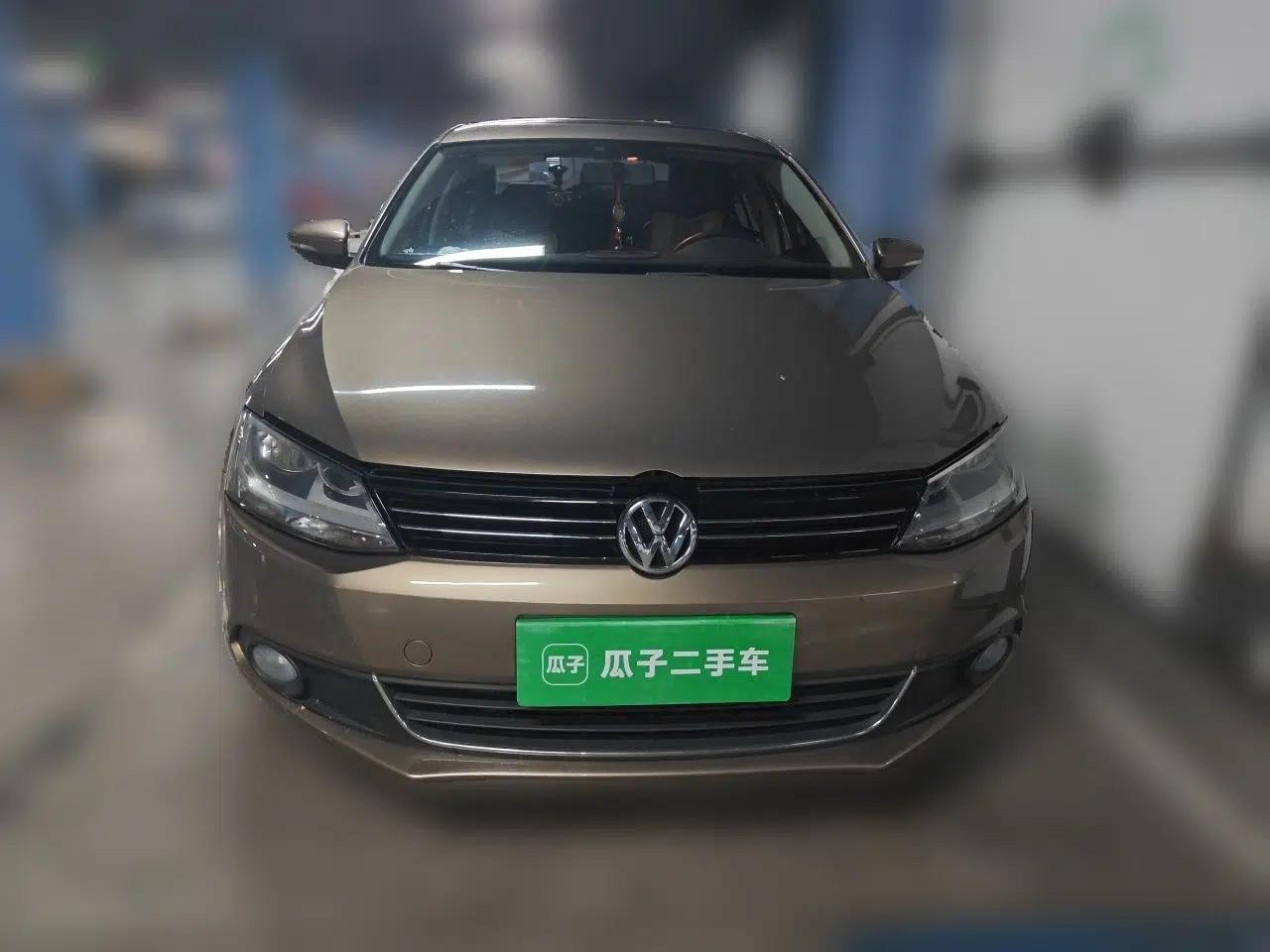 Volkswagen Sagitar 2012 1.6L Automatic Comfort Edition — миниатюра 2