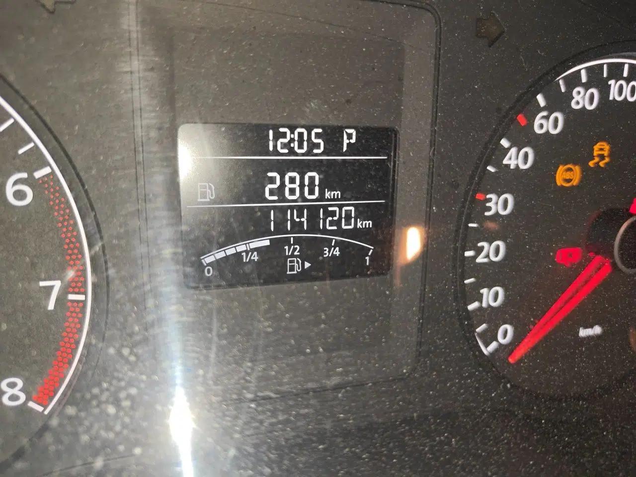 Volkswagen Sagitar 2012 1.6L Automatic Comfort Edition — миниатюра 12