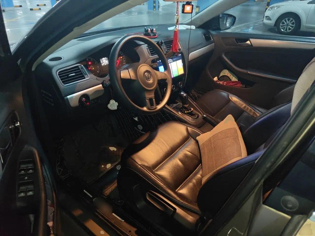 Volkswagen Sagitar 2012 1.6L Automatic Comfort Edition — миниатюра 16