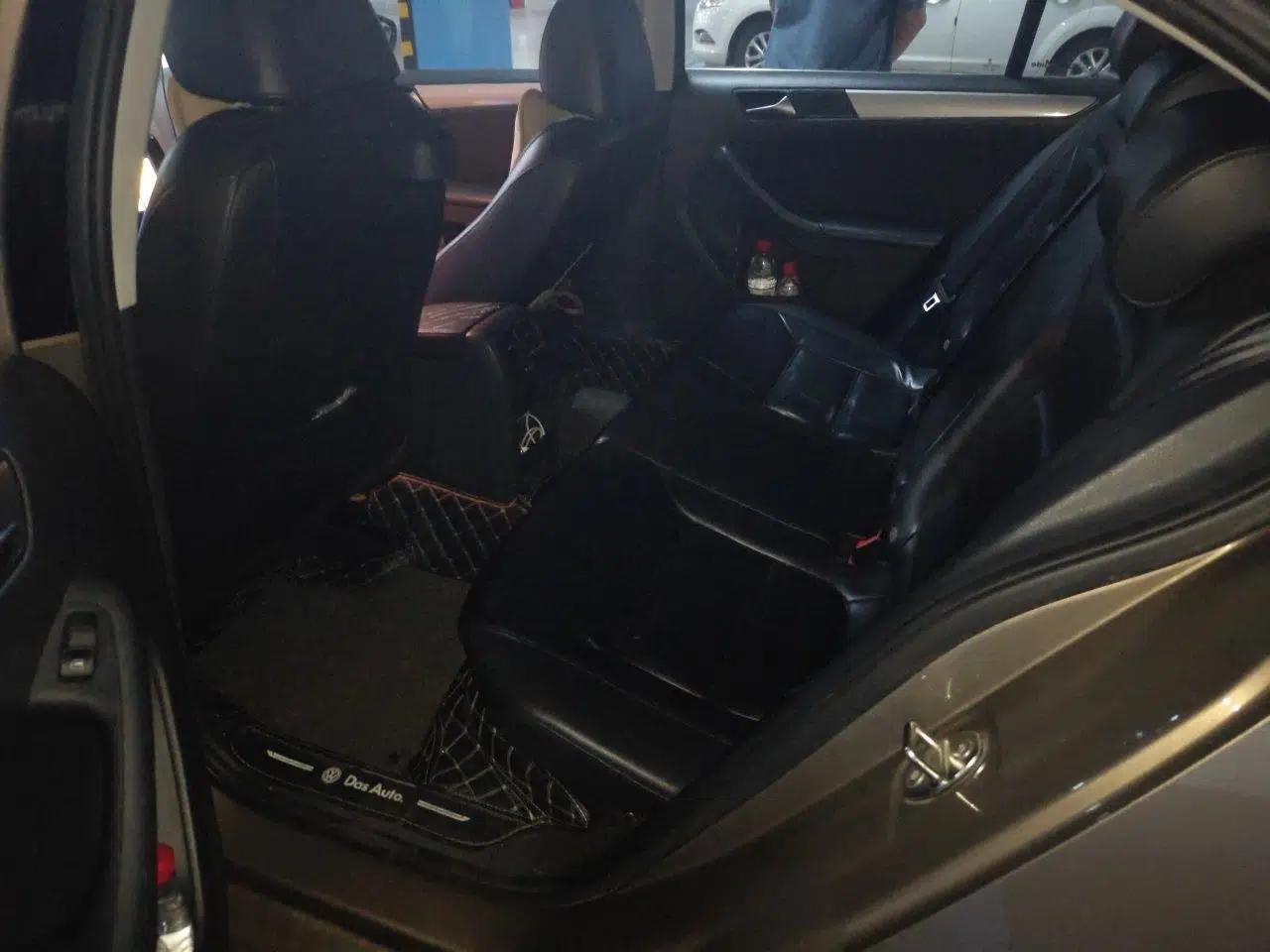 Volkswagen Sagitar 2012 1.6L Automatic Comfort Edition — миниатюра 17