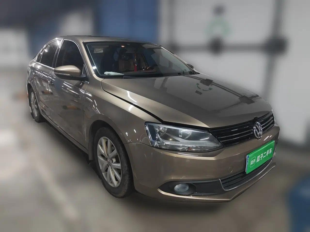 Volkswagen Sagitar 2012 1.6L Automatic Comfort Edition — миниатюра 3